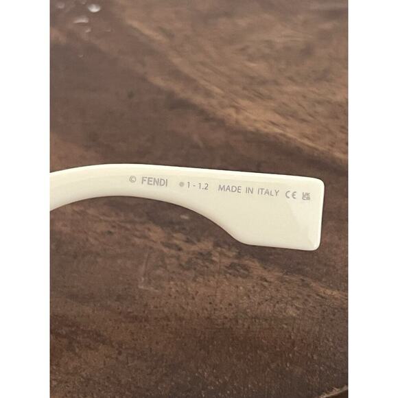 Fendi o’clock Fe40049I Sunglasses 25V White Ivory 54-17-145MM